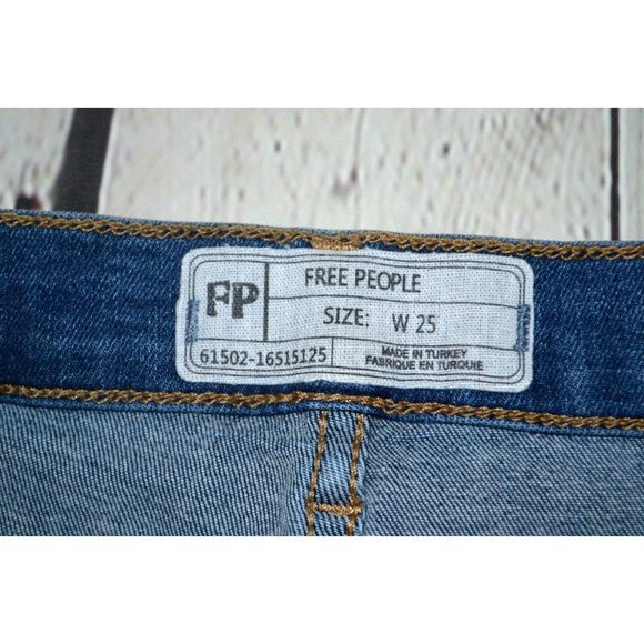 FREE PEOPLE Women's High Rise Fringe Crop Jeans SIZE 25 Medium Wash - Picture 7 of 7